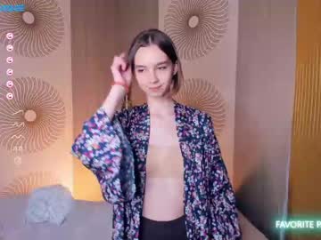 girl
        happiness_call cam image #1418782