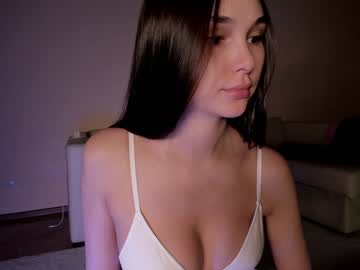 girl
        hollyextra cam image #4997407
