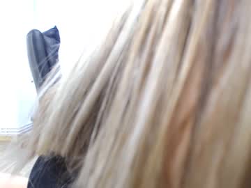 girl
        lettali cam image #905353