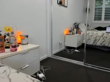 girl
        zarabelle_ cam image #2914612