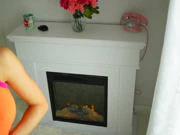 girl
        littlegreekflower cam image #6646586