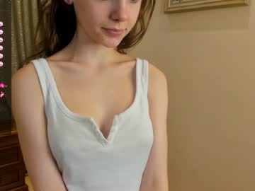 girl
        maryrogersa cam image #2321312