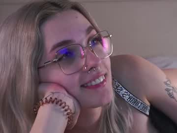 girl Live Cam Girls Love To Strip Naked For Their Viewers with elinacherry