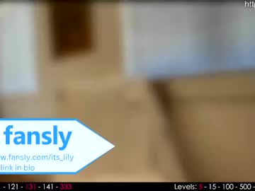 girl
        its_lily cam image #1504970