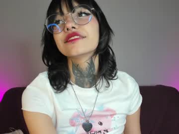 girl
        breeding_material cam image #4218232
