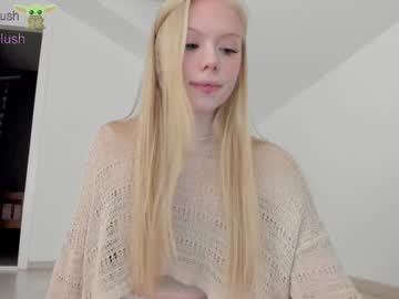 girl
        sonyaplush cam image #6065796