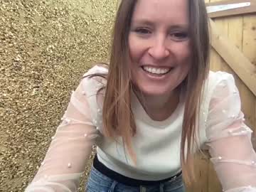 girl
        eatmypie69 cam image #3728319