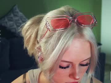 girl
        audreycarvin cam image #5110443