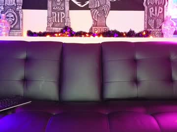 girl
        daphnemadison cam image #5336252