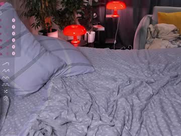 girl
        one_1ove cam image #5708900
