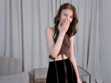 girl
        edithgalpin cam image #3960681