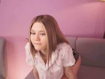girl
        alisia_spinnet cam image #3283566