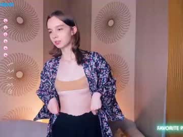 girl
        happiness_call cam image #1419285