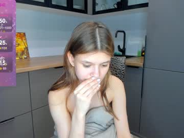 girl
        sloanesharp cam image #4220238