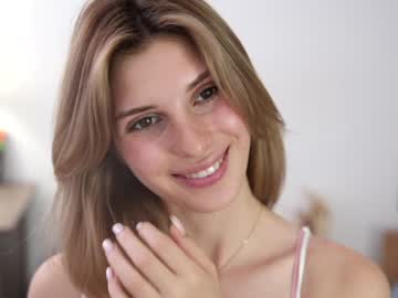 girl
        refined_style cam image #4943785