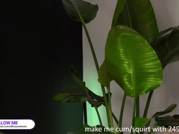 girl
        dovia cam image #3282465