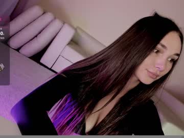 girl
        hollyextra cam image #4758069