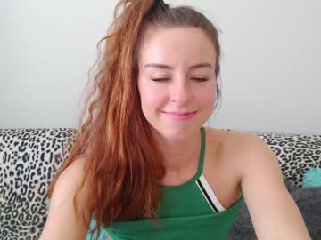 girl
        emerald_kittycat cam image #1502945