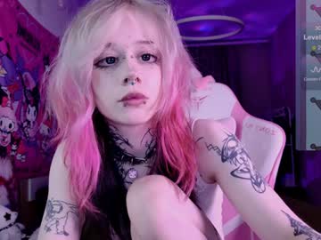 girl
        lollyshy__ cam image #5937355