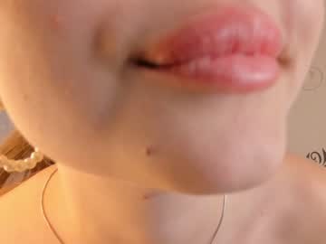 girl
        mila_milka_ cam image #2251148