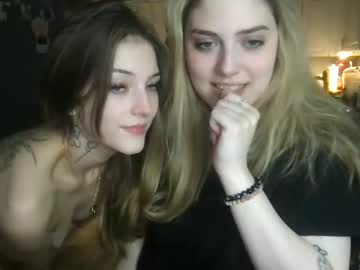 couple
        snowxbunny1228 cam image #3611670
