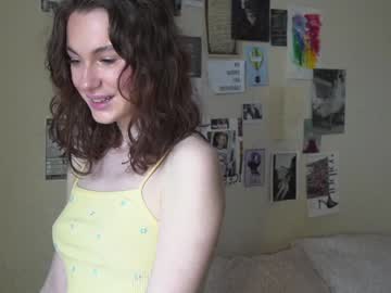 girl
        daisy_mint cam image #1179081