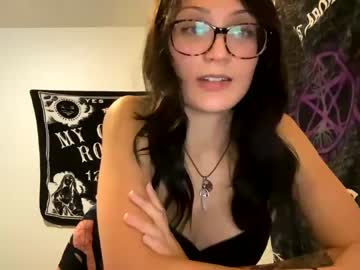 girl
        cece_d97 cam image #2298115