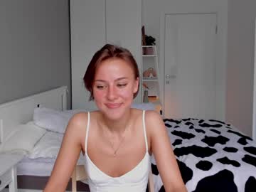 girl
        elannand cam image #4655769