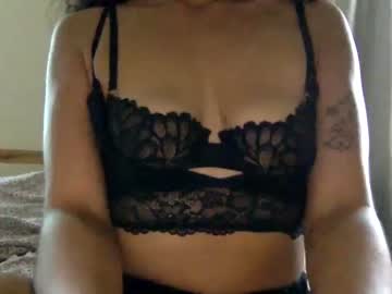 girl
        mazzystar42 cam image #3710527