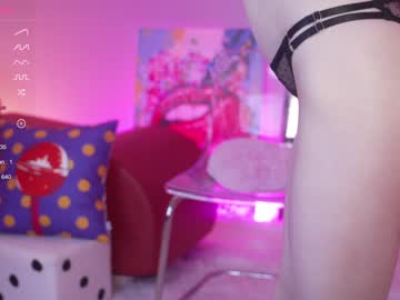 girl
        bunnydollstella cam image #2590517