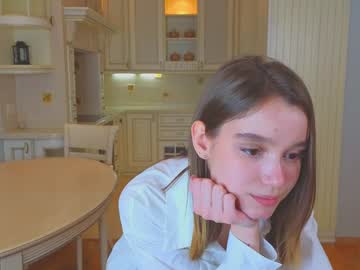 girl
        harrieteasley cam image #5207103
