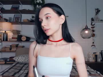 girl
        riskyproject cam image #4276907