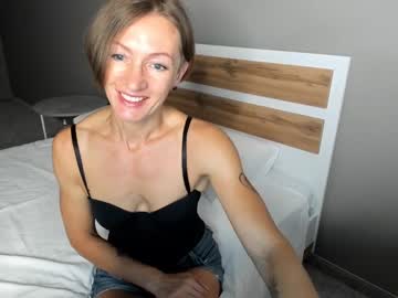 girl
        dorothy_meyer cam image #2047518