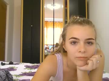 girl
        inocent_student17 cam image #2213808