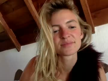 girl
        maidenmothercrone cam image #685533