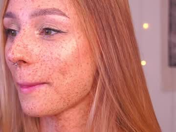 girl
        artease cam image #540957