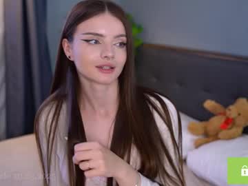 girl
        bellacle cam image #6378761