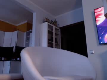 girl
        magic_couple13 cam image #1036800