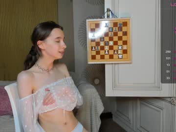 girl
        happiness_call cam image #2546639