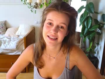 girl
        eli_sun cam image #6709586