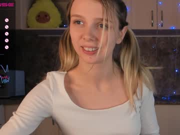 girl
        suzanprincess cam image #432015