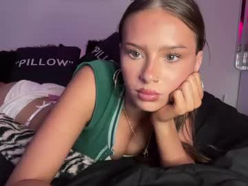 girl
        stormiedanielss cam image #5321294