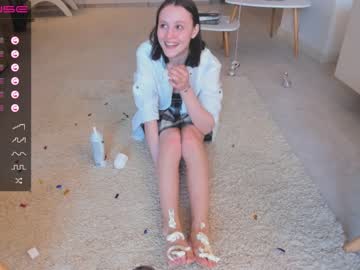 girl
        megancooks cam image #1136160