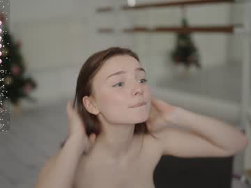 girl
        floret_joy cam image #3163537