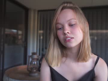 girl
        bibi_it_is cam image #618908