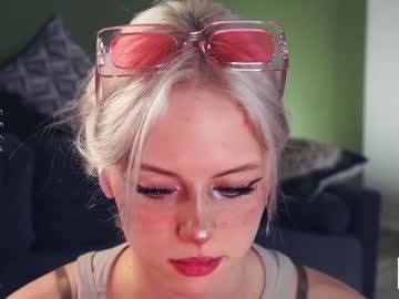 girl
        audreycarvin cam image #5110645
