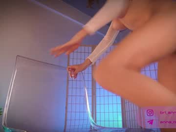 girl
        anna_bri cam image #4329974