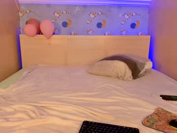 girl
        miss_redfox cam image #974821