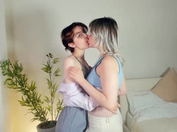couple
        hoiiy_cute cam image #2192225