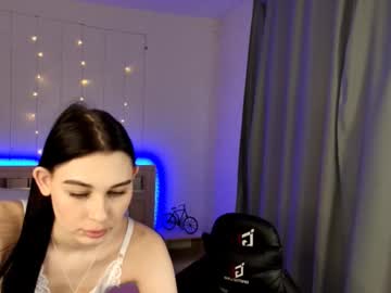 girl
        kiirahoney cam image #6364593